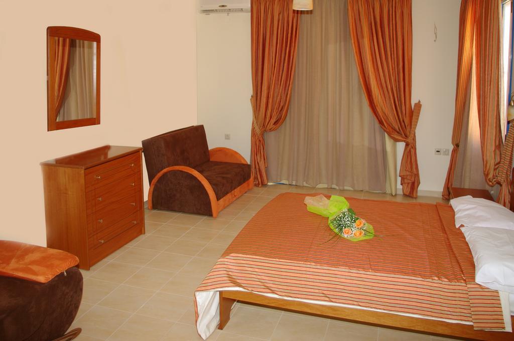 Gold Apartments Platanias Esterno foto