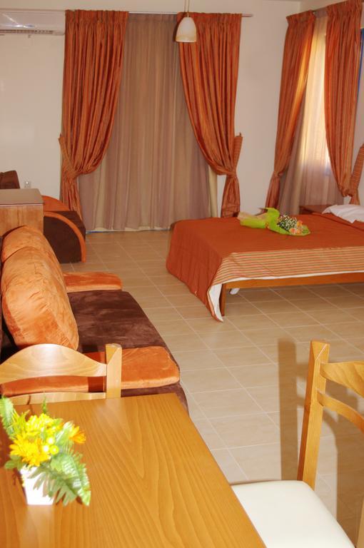 Gold Apartments Platanias Esterno foto
